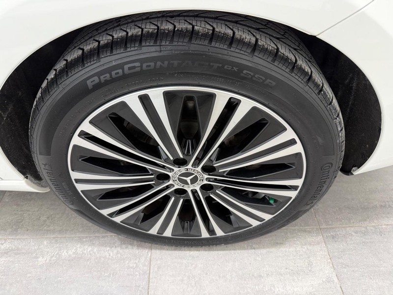 Mercedes-Benz CLA Vehicle Image 5