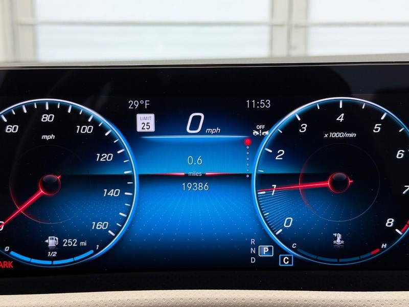 Mercedes-Benz CLA Vehicle Image 18