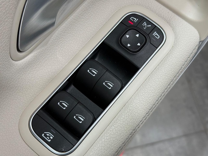 Mercedes-Benz CLA Vehicle Image 19