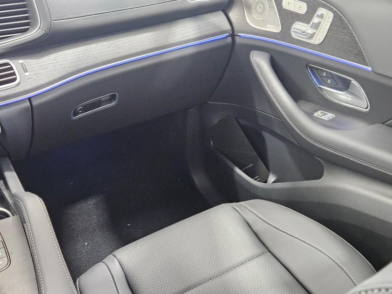 Mercedes-Benz GLE Vehicle Image 9