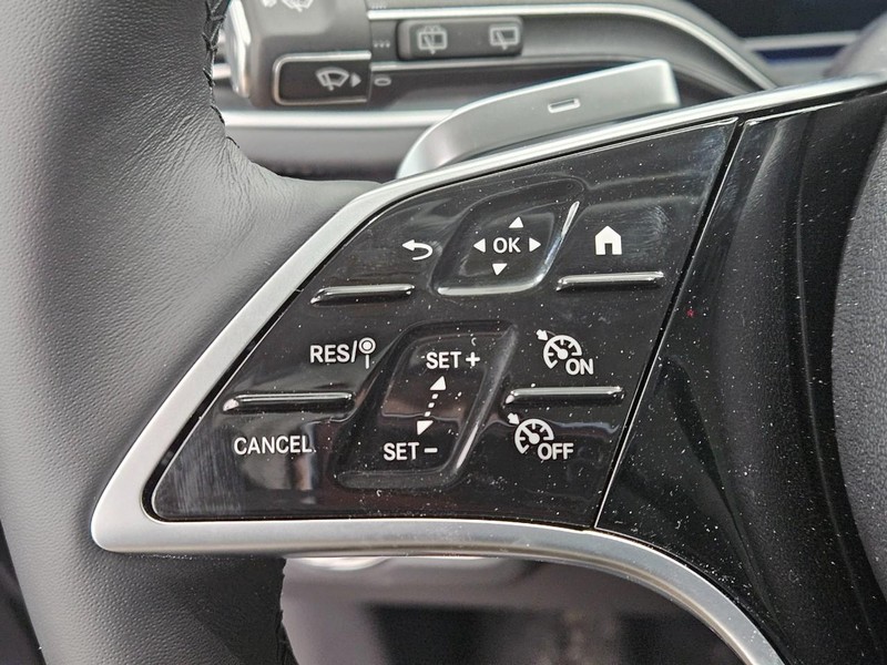 Mercedes-Benz GLE Vehicle Image 11