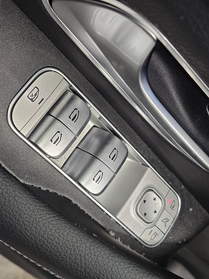 Mercedes-Benz GLE Vehicle Image 16