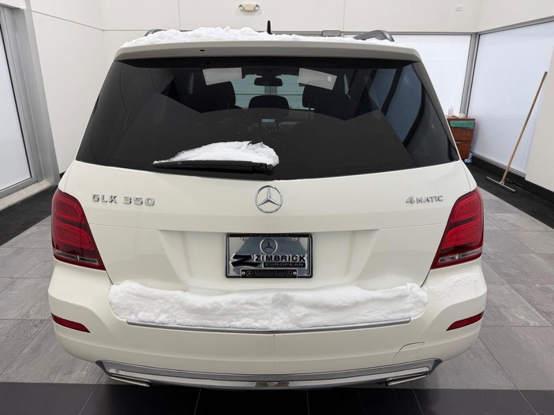 Mercedes-Benz GLK-Class Vehicle Full-screen Gallery Image 03