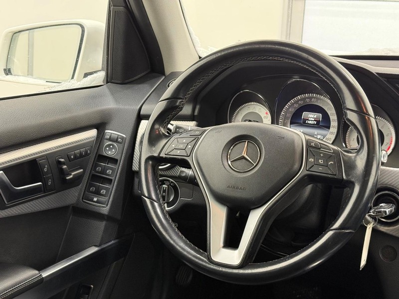 Mercedes-Benz GLK-Class Vehicle Full-screen Gallery Image 11