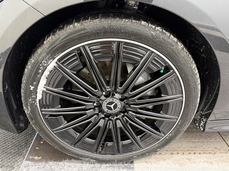 Mercedes-Benz CLE Vehicle Full-screen Gallery Image 05