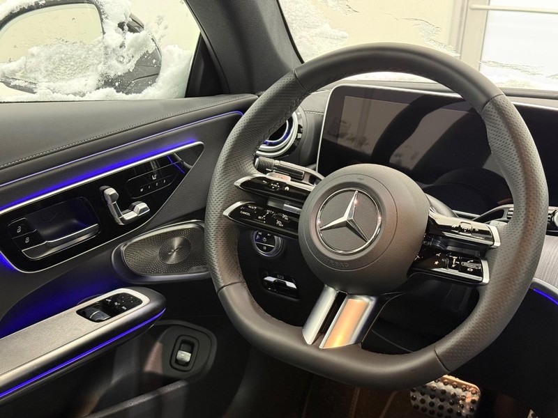 Mercedes-Benz CLE Vehicle Full-screen Gallery Image 11