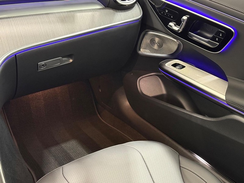 Mercedes-Benz CLE Vehicle Full-screen Gallery Image 12