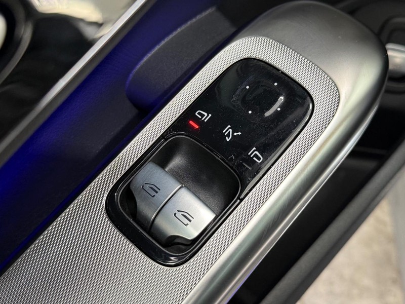 Mercedes-Benz CLE Vehicle Full-screen Gallery Image 18