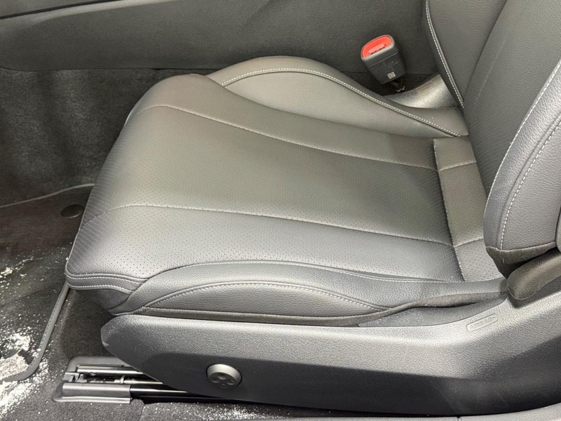 Mercedes-Benz CLE Vehicle Full-screen Gallery Image 19