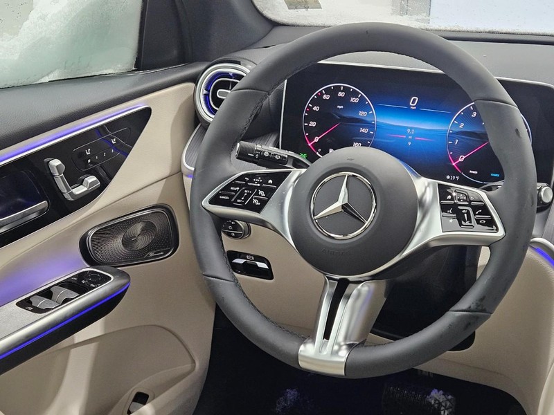 Mercedes-Benz GLC Vehicle Image 8