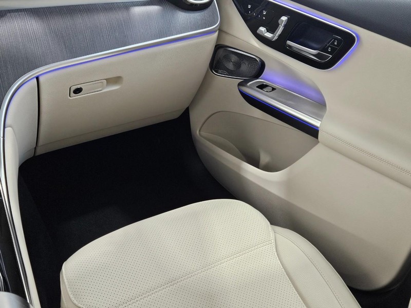 Mercedes-Benz GLC Vehicle Image 9