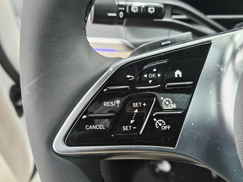 Mercedes-Benz GLC Vehicle Image 11