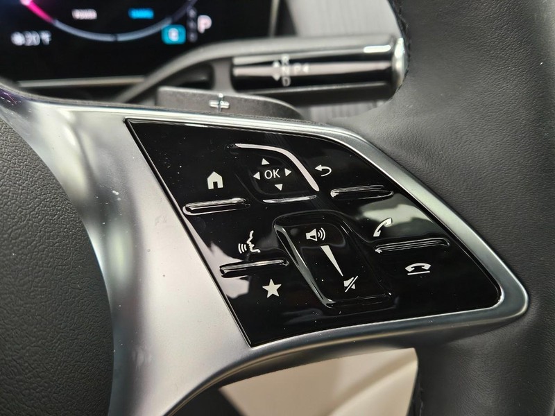 Mercedes-Benz GLC Vehicle Image 12