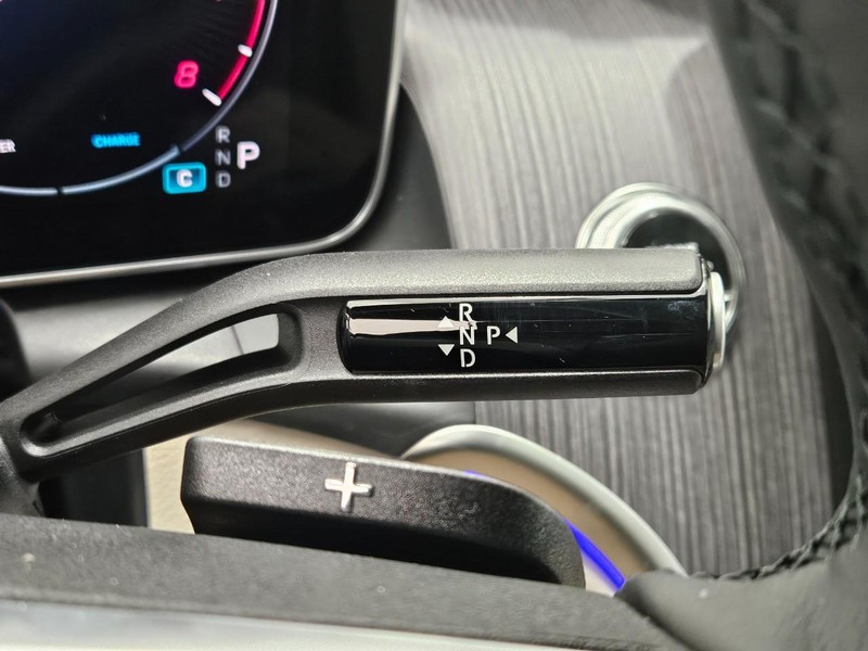 Mercedes-Benz GLC Vehicle Image 13