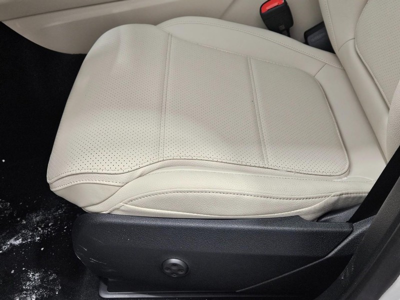 Mercedes-Benz GLC Vehicle Image 17