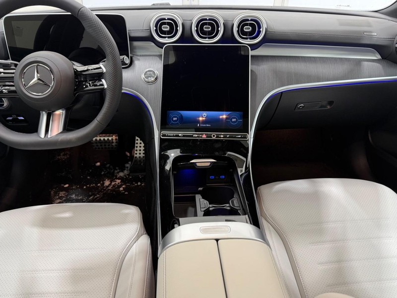 Mercedes-Benz C-Class Vehicle Image 6