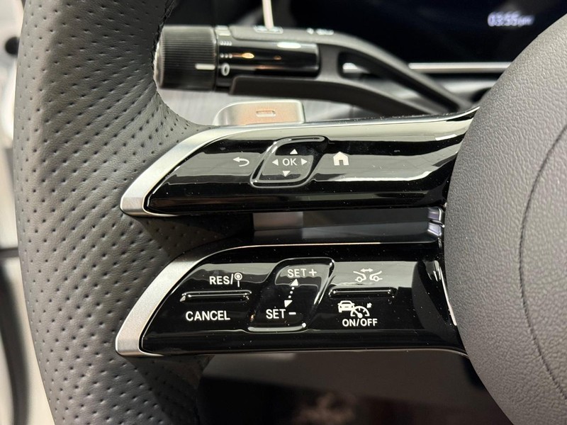 Mercedes-Benz C-Class Vehicle Image 11