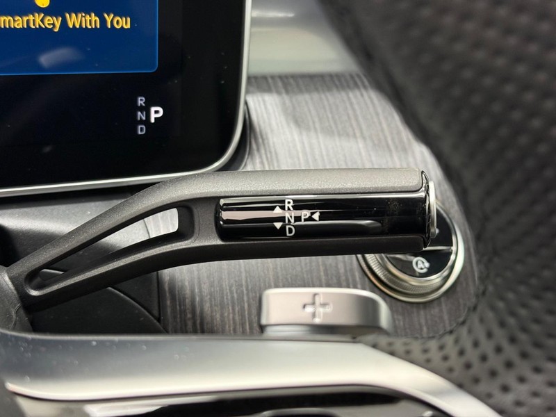 Mercedes-Benz C-Class Vehicle Image 13