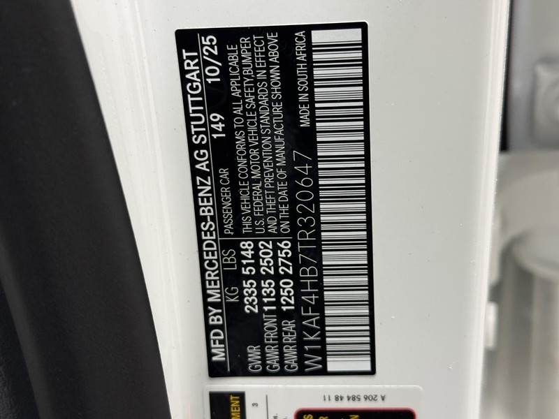 Mercedes-Benz C-Class Vehicle Image 17