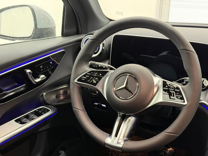 Mercedes-Benz GLC Vehicle Image 8