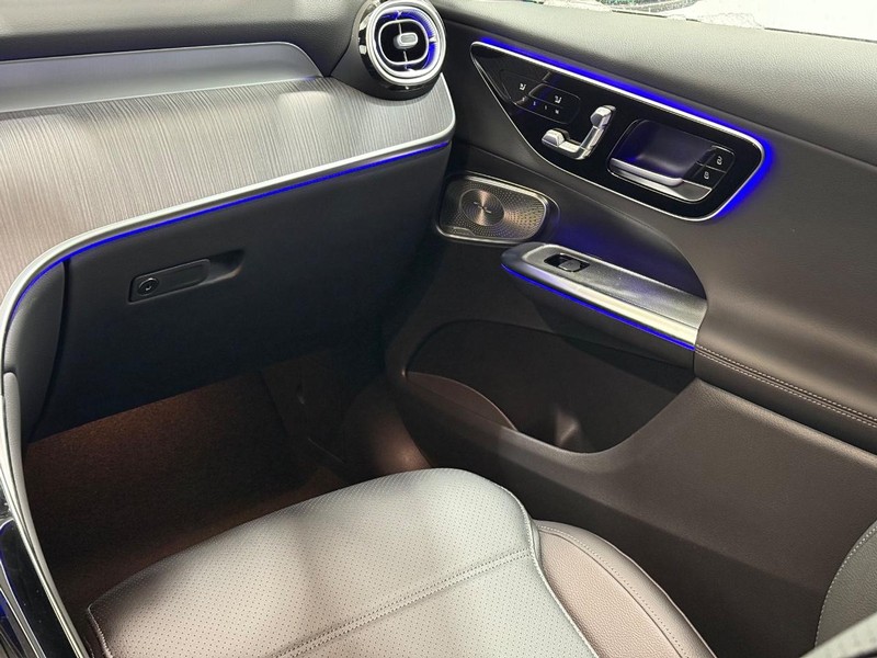 Mercedes-Benz GLC Vehicle Image 9