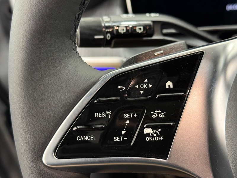 Mercedes-Benz GLC Vehicle Image 11