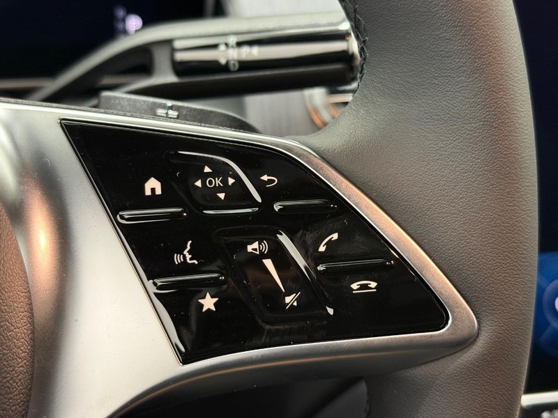 Mercedes-Benz GLC Vehicle Image 12