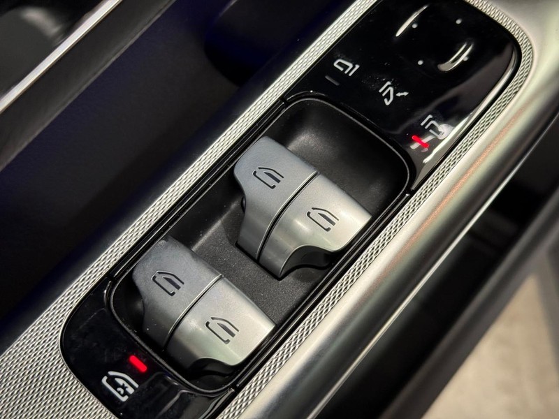 Mercedes-Benz GLC Vehicle Image 16