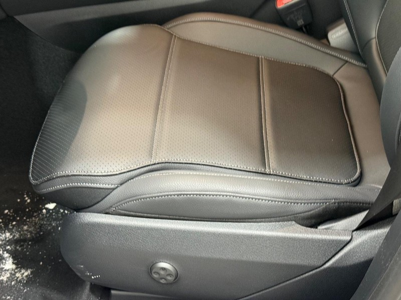 Mercedes-Benz GLC Vehicle Image 17