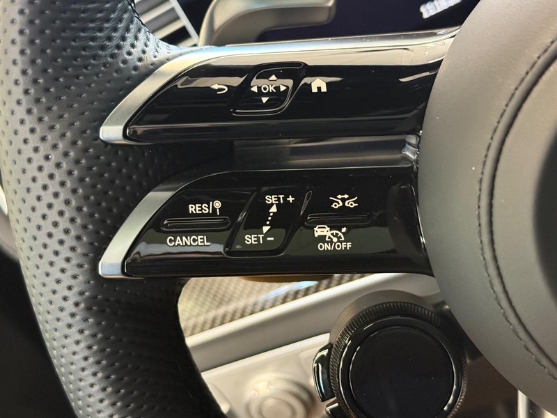 Mercedes-Benz GLE Vehicle Image 11