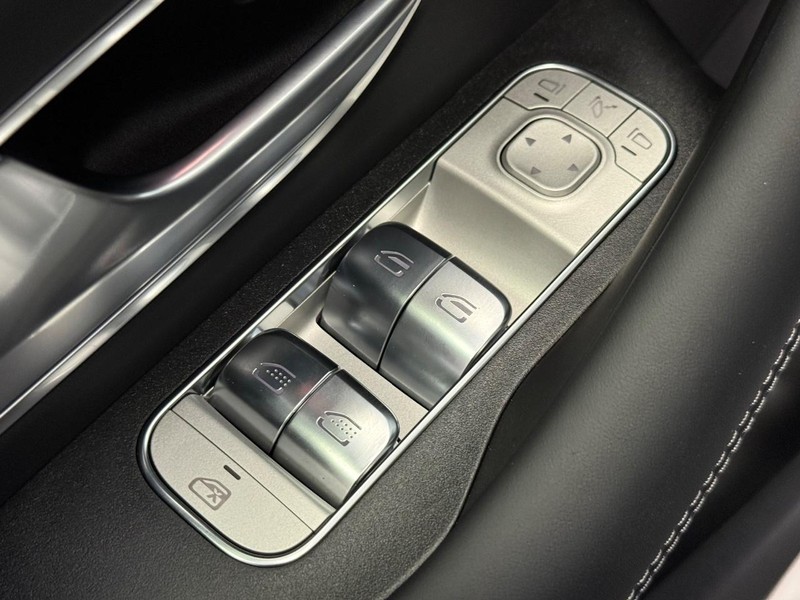 Mercedes-Benz GLE Vehicle Image 14