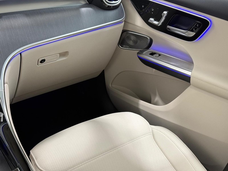 Mercedes-Benz GLC Vehicle Image 9