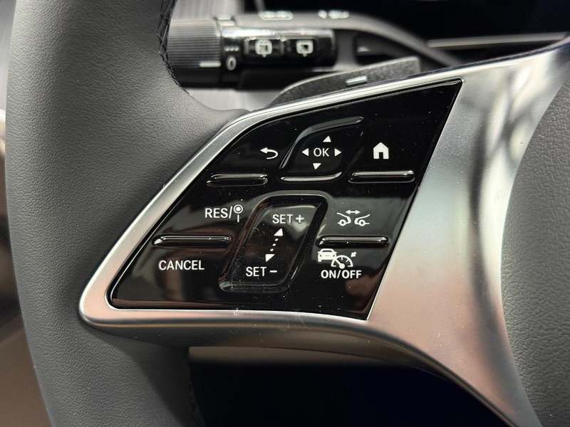 Mercedes-Benz GLC Vehicle Image 11