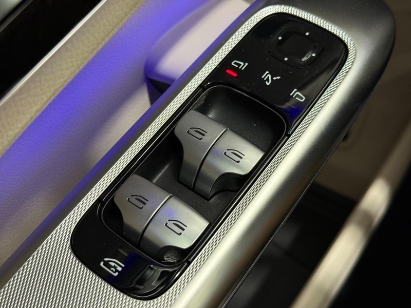 Mercedes-Benz GLC Vehicle Image 16