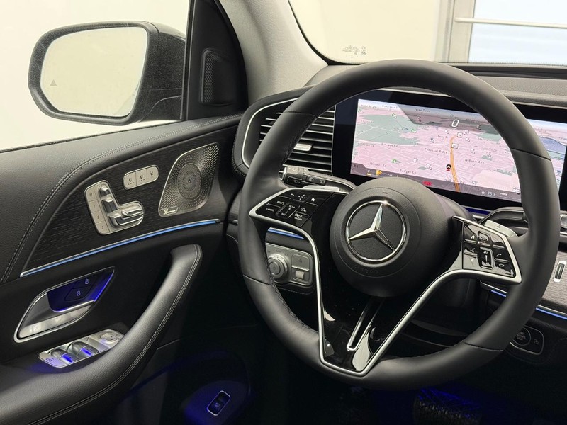 Mercedes-Benz GLE Vehicle Image 8