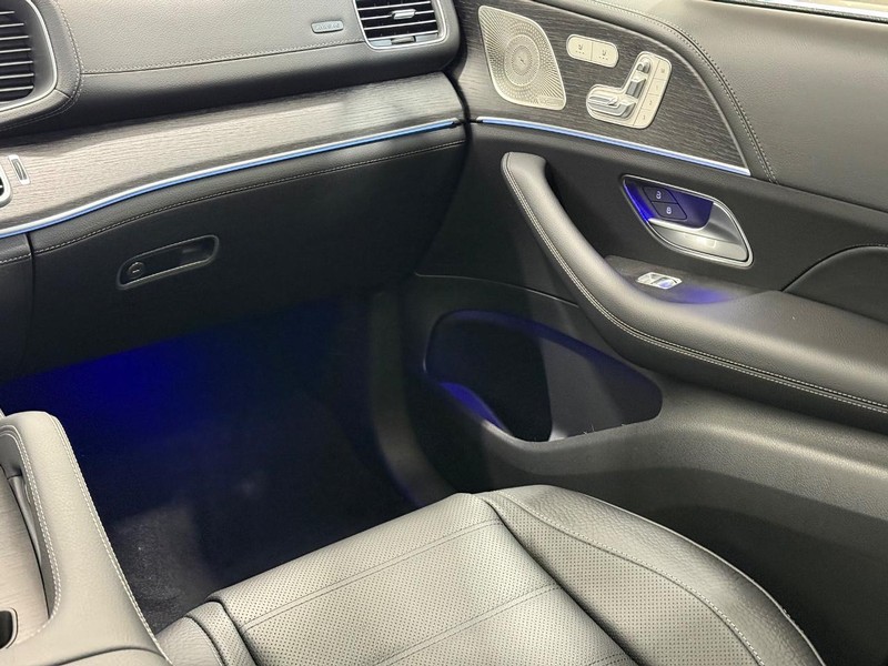 Mercedes-Benz GLE Vehicle Image 9