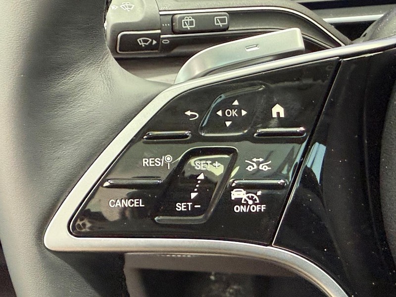 Mercedes-Benz GLE Vehicle Image 11