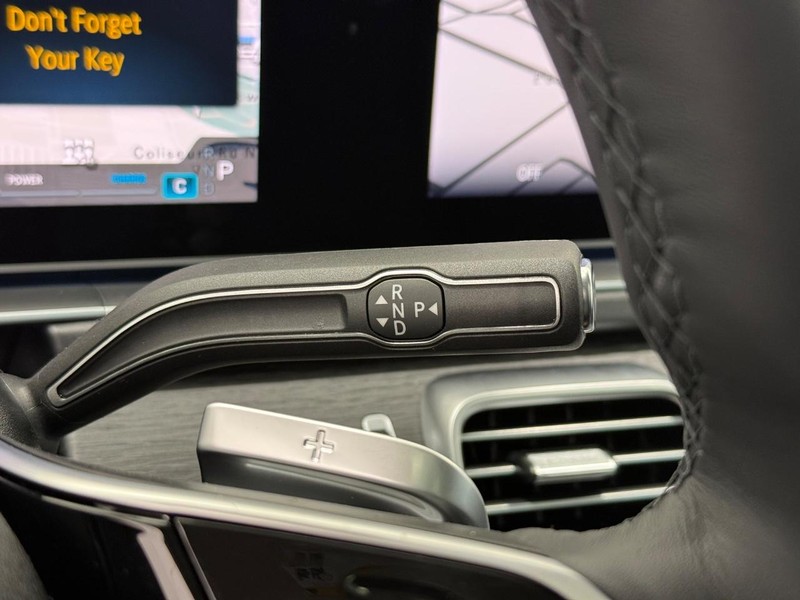 Mercedes-Benz GLE Vehicle Image 13