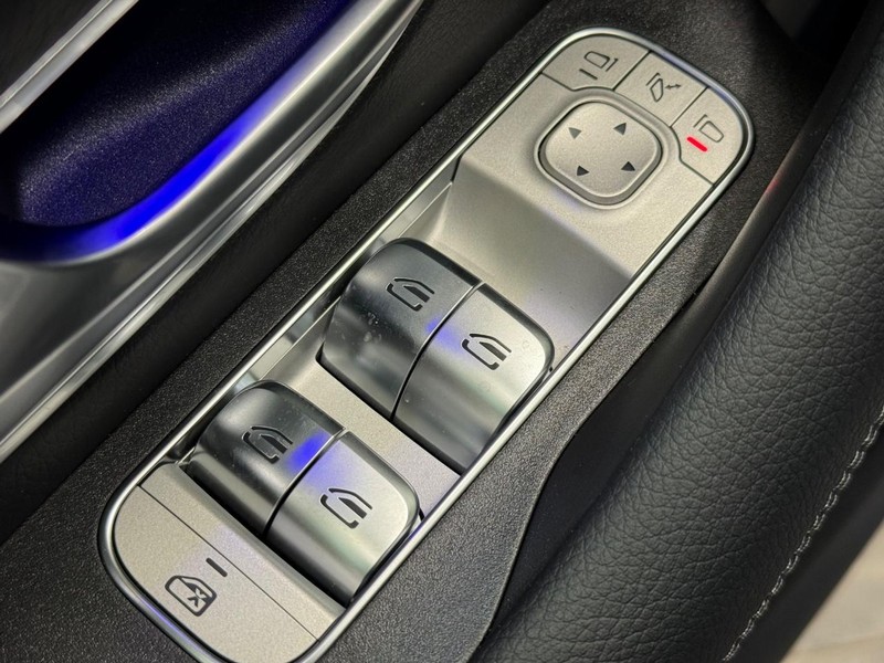 Mercedes-Benz GLE Vehicle Image 16