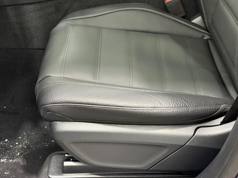 Mercedes-Benz GLE Vehicle Image 17