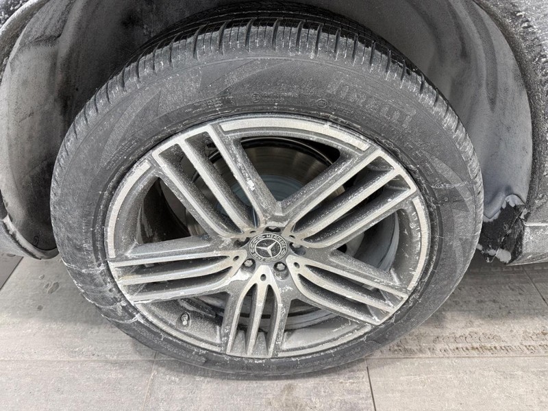 Mercedes-Benz GLS Vehicle Image 2