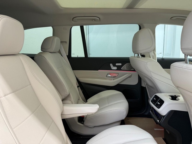 Mercedes-Benz GLS Vehicle Image 3