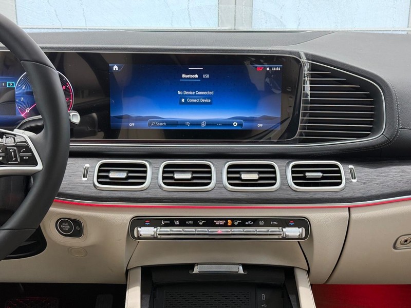 Mercedes-Benz GLS Vehicle Image 5