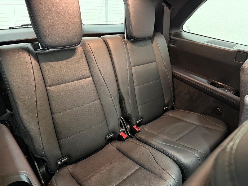 Mercedes-Benz GLS Vehicle Full-screen Gallery Image 08