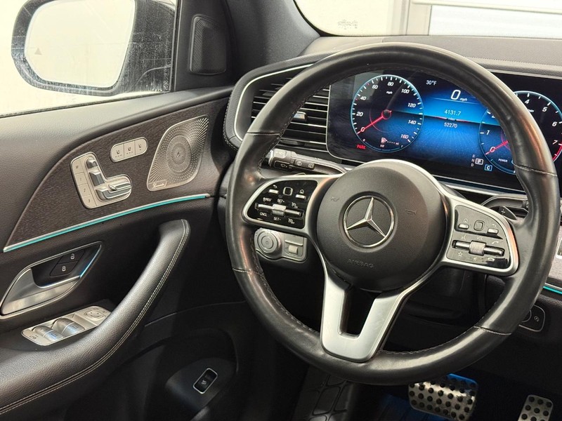 Mercedes-Benz GLS Vehicle Full-screen Gallery Image 12