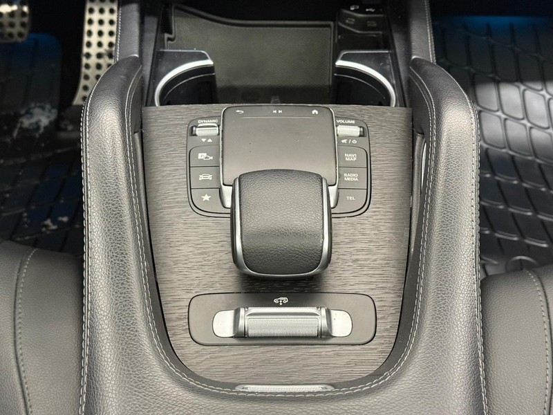 Mercedes-Benz GLS Vehicle Full-screen Gallery Image 14