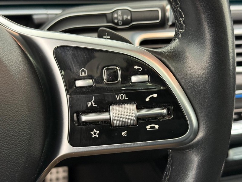 Mercedes-Benz GLS Vehicle Full-screen Gallery Image 17