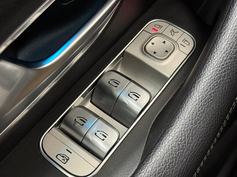 Mercedes-Benz GLS Vehicle Full-screen Gallery Image 22