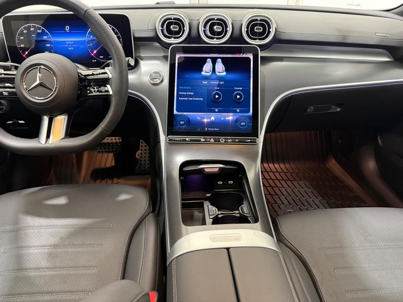 Mercedes-Benz C-Class Vehicle Image 9