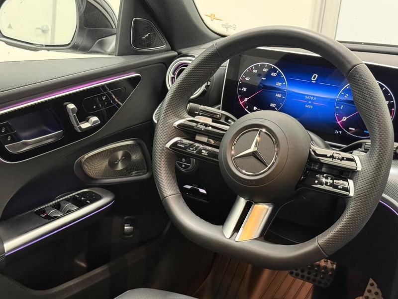 Mercedes-Benz C-Class Vehicle Image 11